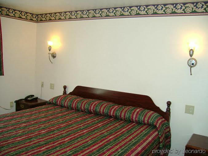 Passport Inn & Suites Chaplin Room photo