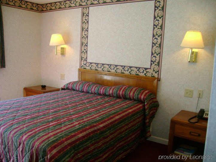 Passport Inn & Suites Chaplin Room photo